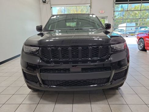 New 2025 Jeep Grand Cherokee L Altitude AWD/4WD image 3