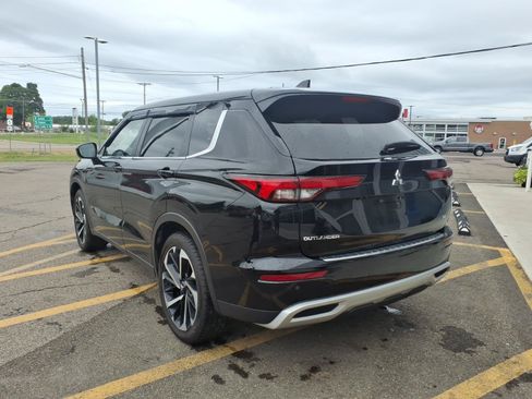 Used 2024 Mitsubishi Outlander SE AWD/4WD image 3