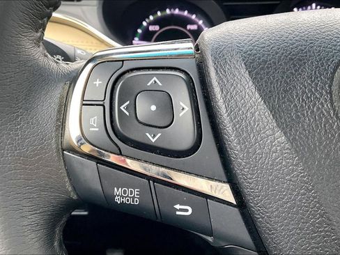 Used 2018 Toyota Avalon XLE Premium image 26