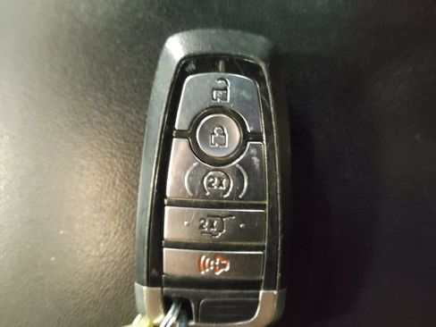 Used 2020 Ford Explorer XLT w/ Equipment Group 202A RWD image 32