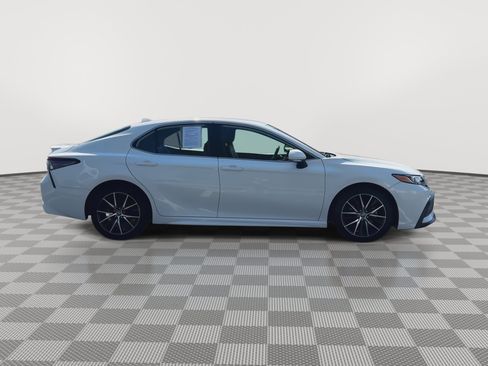 Used 2023 Toyota Camry SE FWD image 9