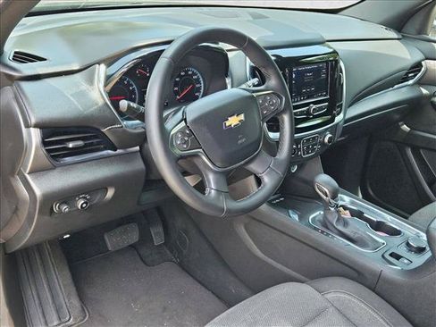 Used 2023 Chevrolet Traverse LT FWD image 9