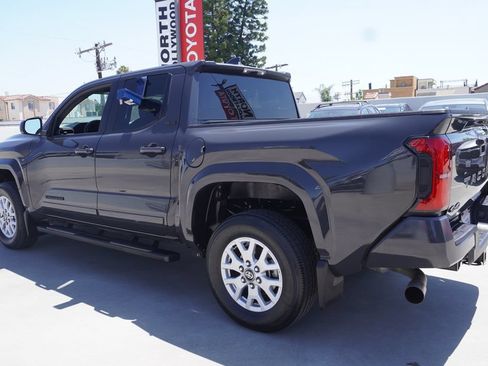 Certified 2025 Toyota Tacoma SR5 AWD/4WD image 5