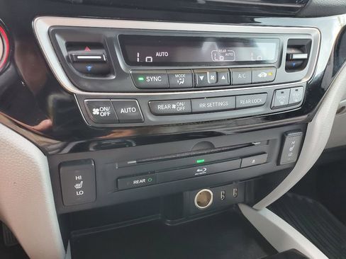 Used 2016 Honda Pilot Touring image 32
