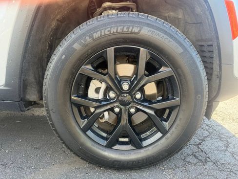 Used 2024 Jeep Grand Cherokee Altitude AWD/4WD image 51