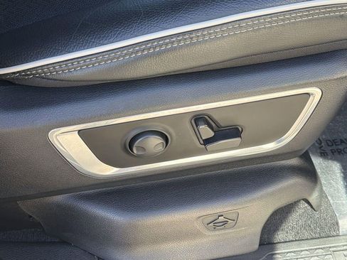 Used 2025 RAM 1500 Laramie image 32