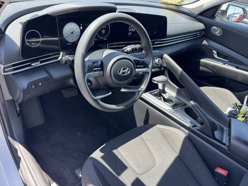 Used 2024 Hyundai Elantra SEL FWD image 13