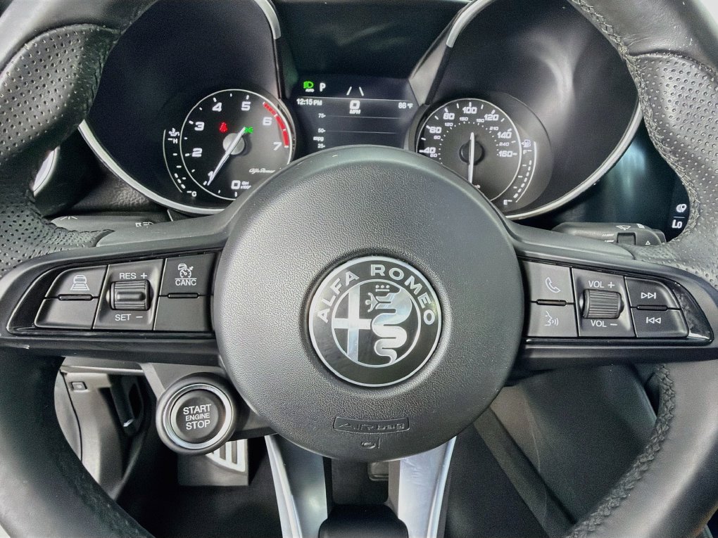 Used 2022 Alfa Romeo Giulia Ti RWD image 16