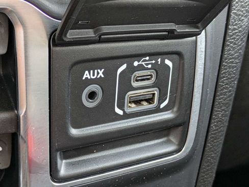 Used 2018 Jeep Wrangler Unlimited Sahara w/ LED Lighting Group AWD/4WD image 14