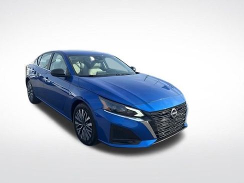 Used 2025 Nissan Altima 2.5 SV FWD image 7