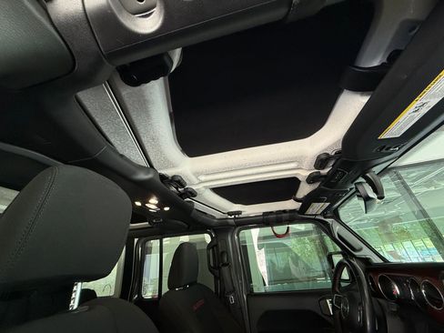 Used 2021 Jeep Wrangler Unlimited Rubicon image 14