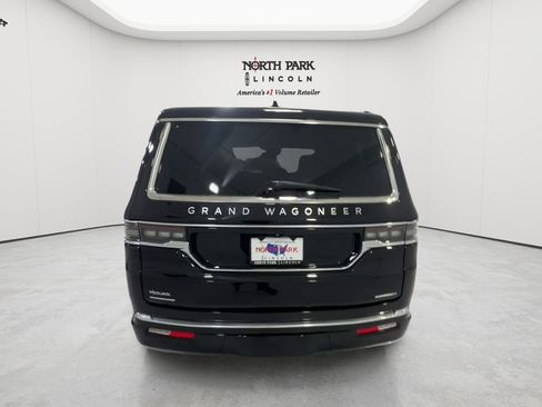 Used 2023 Jeep Grand Wagoneer Series II AWD/4WD image 4