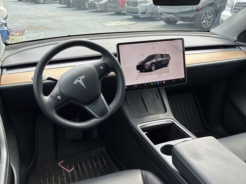 Used 2023 Tesla Model Y 2WD image 6