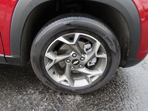 Used 2025 Chevrolet Trax LT w/ Driver Confidence Package image 9