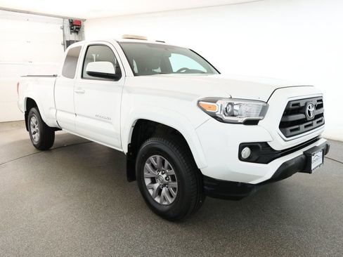 Used 2017 Toyota Tacoma SR5 image 3