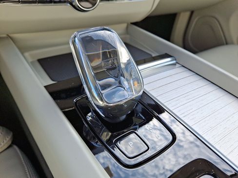 New 2026 Volvo XC60 B5 Ultra w/ Protection Package Premier image 11