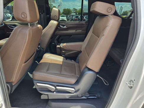 Used 2022 Chevrolet Suburban High Country AWD/4WD image 10