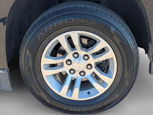 Used 2019 Chevrolet Suburban LT image 25