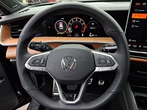 Used 2026 Volkswagen Tiguan SEL R-Line image 20