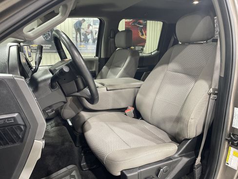 Used 2018 Ford F150 XLT w/ Equipment Group 302A Luxury AWD/4WD image 19