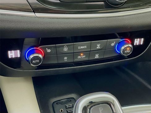 Used 2021 Buick Enclave Essence w/ Sound and Sites Package image 20