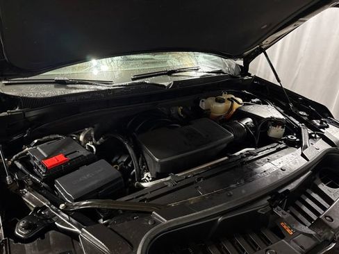 Used 2025 Chevrolet Suburban LT AWD/4WD image 7