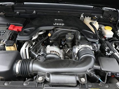 Used 2018 Jeep Wrangler Unlimited Sport S image 29