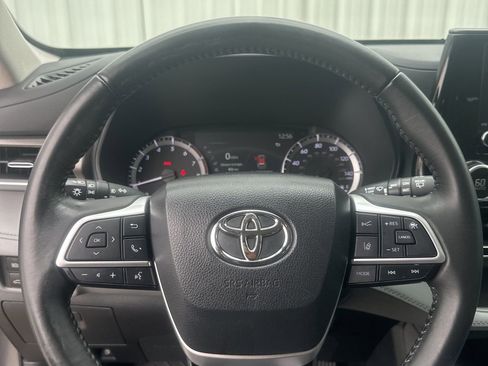 Used 2023 Toyota Highlander LE image 20