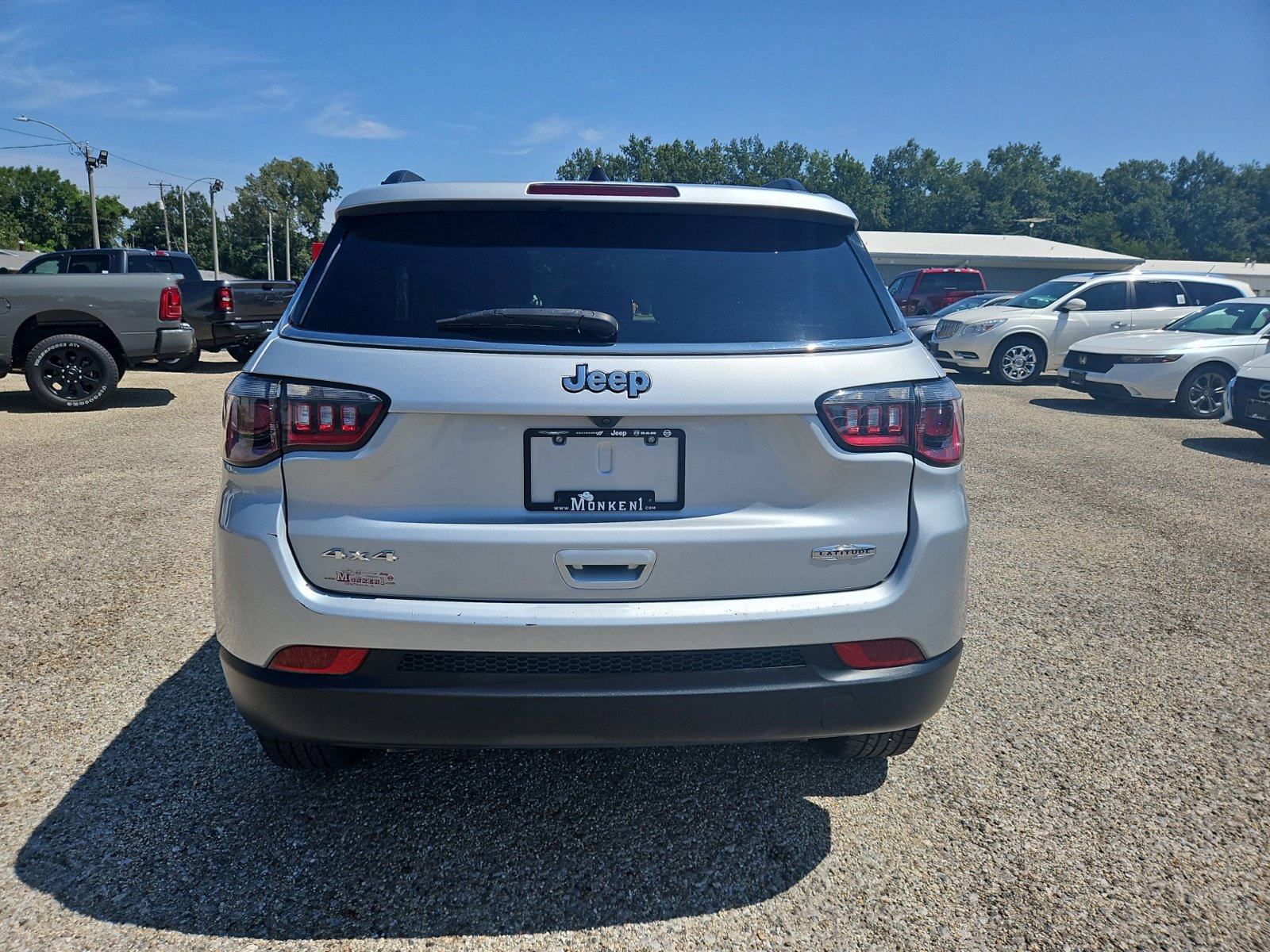 Used 2024 Jeep Compass Latitude AWD/4WD image 8