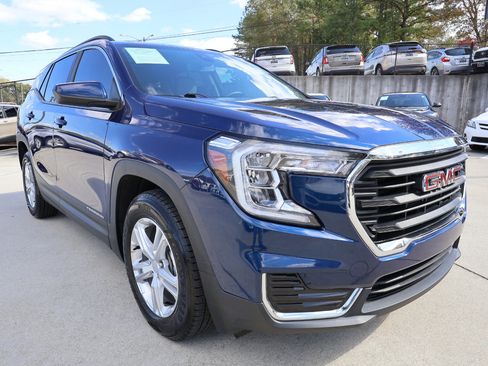 Used 2022 GMC Terrain SLE w/ Driver Convenience Package image 9