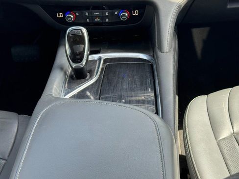 Used 2019 Buick Enclave Essence AWD/4WD image 18