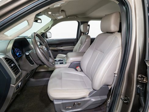 Used 2018 Ford Expedition Max XLT w/ Equipment Group 202A image 16