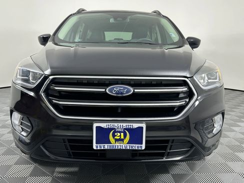 Used 2018 Ford Escape SE w/ Ford Safe & Smart Package AWD/4WD image 3