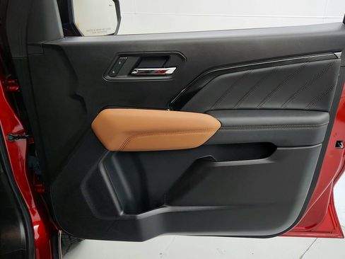 Certified 2024 GMC Canyon AT4 w/ AT4 Premium Package AWD/4WD image 23