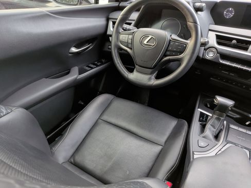 Used 2019 Lexus UX 200 image 32
