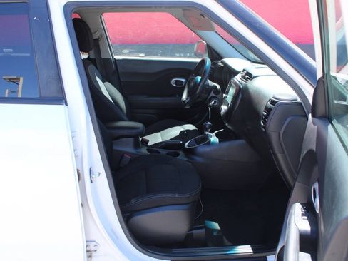 Used 2018 Kia Soul + FWD image 11