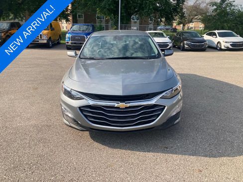 Used 2025 Chevrolet Malibu LT FWD image 2