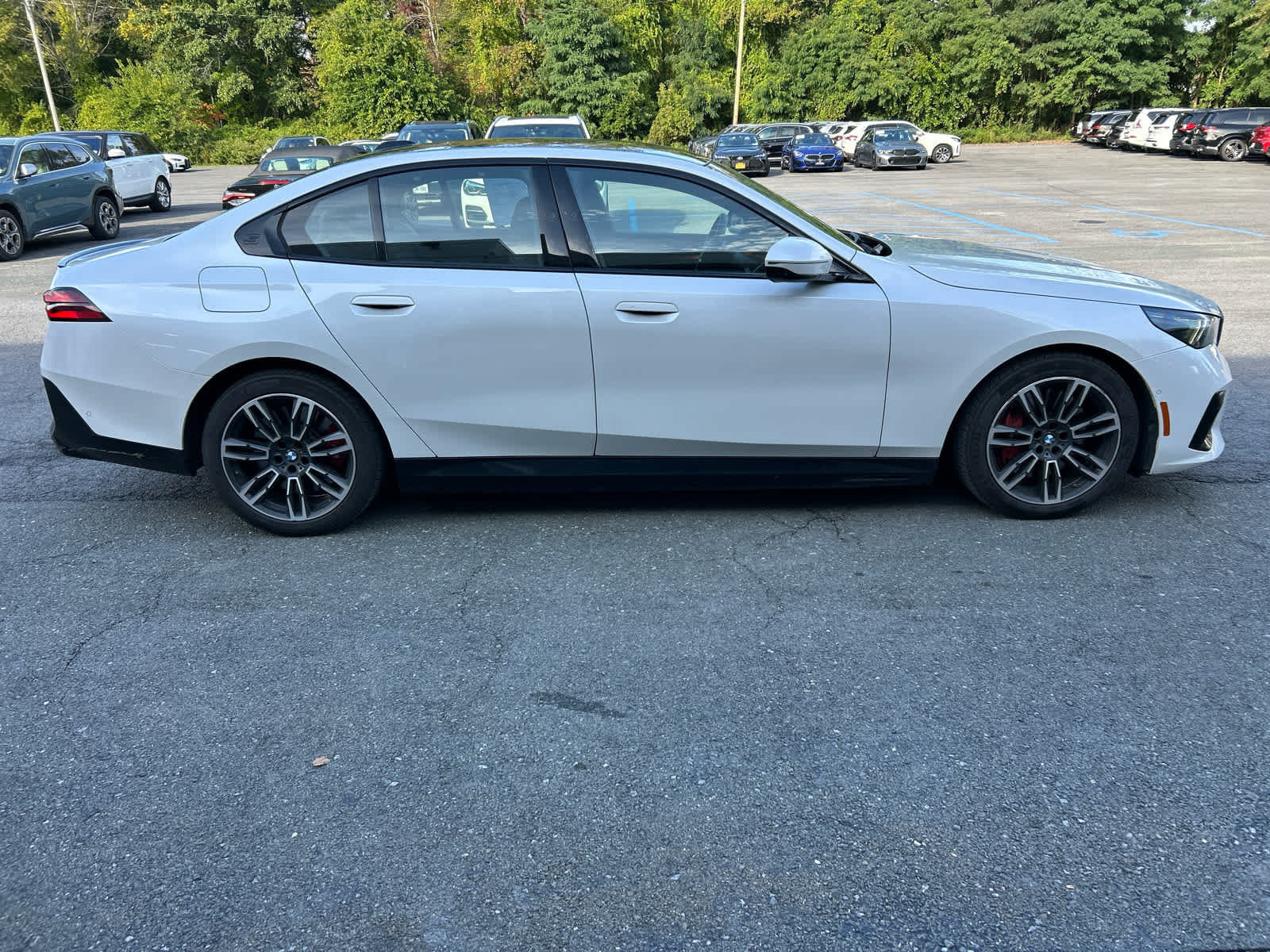 Used 2026 BMW 550e xDrive w/ Executive Package AWD/4WD image 6
