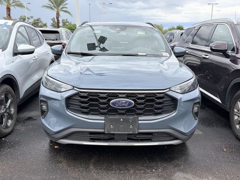 Used 2025 Ford Escape ST-Line Select AWD/4WD image 2
