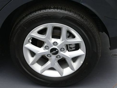 Used 2025 Kia Soul LX w/ LX Technology Package FWD image 8