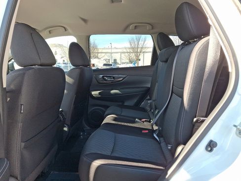 Used 2018 Nissan Rogue SV w/ Premium Package image 10