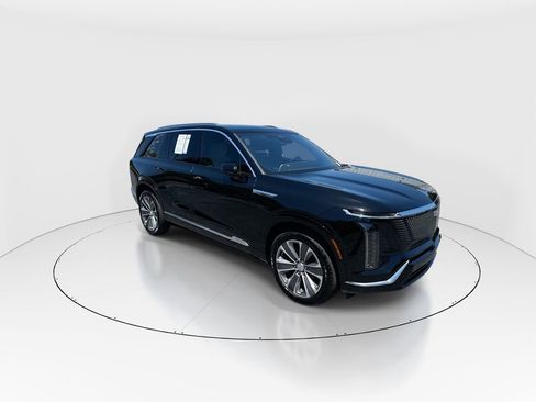 Used 2026 Cadillac Vistiq Luxury w/ LPO, Premium Carpet Package AWD/4WD image 2