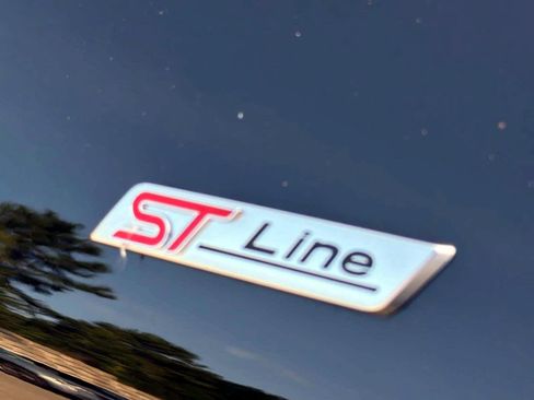 Used 2025 Ford Explorer ST-Line w/ ST-Line Street Pack AWD/4WD image 8
