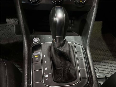 Used 2019 Volkswagen Tiguan SE w/ Panoramic Sunroof Package image 28