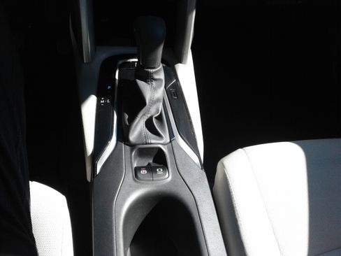 Used 2024 Toyota Corolla Cross LE image 17