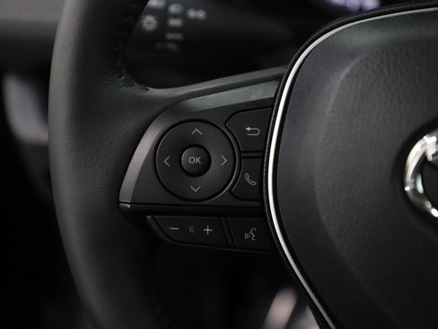 Used 2025 Toyota RAV4 XLE w/ Convenience Package image 18