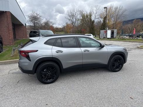 Used 2024 Chevrolet Trax ACTIV w/ Sunroof Package FWD image 10