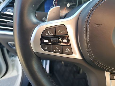 Used 2022 BMW X7 xDrive40i w/ M Sport Package image 33