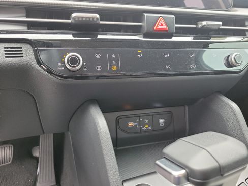 New 2026 Kia Sportage LX FWD image 18