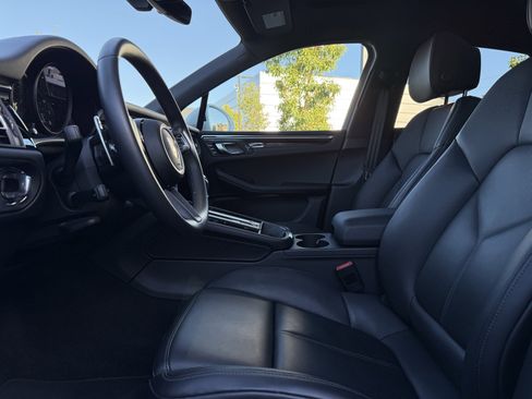 Used 2025 Porsche Macan image 13